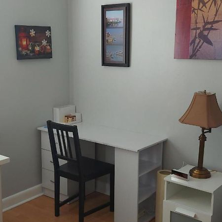 High Park Single Room With Personal Washroom And Kitchen Toronto Buitenkant foto