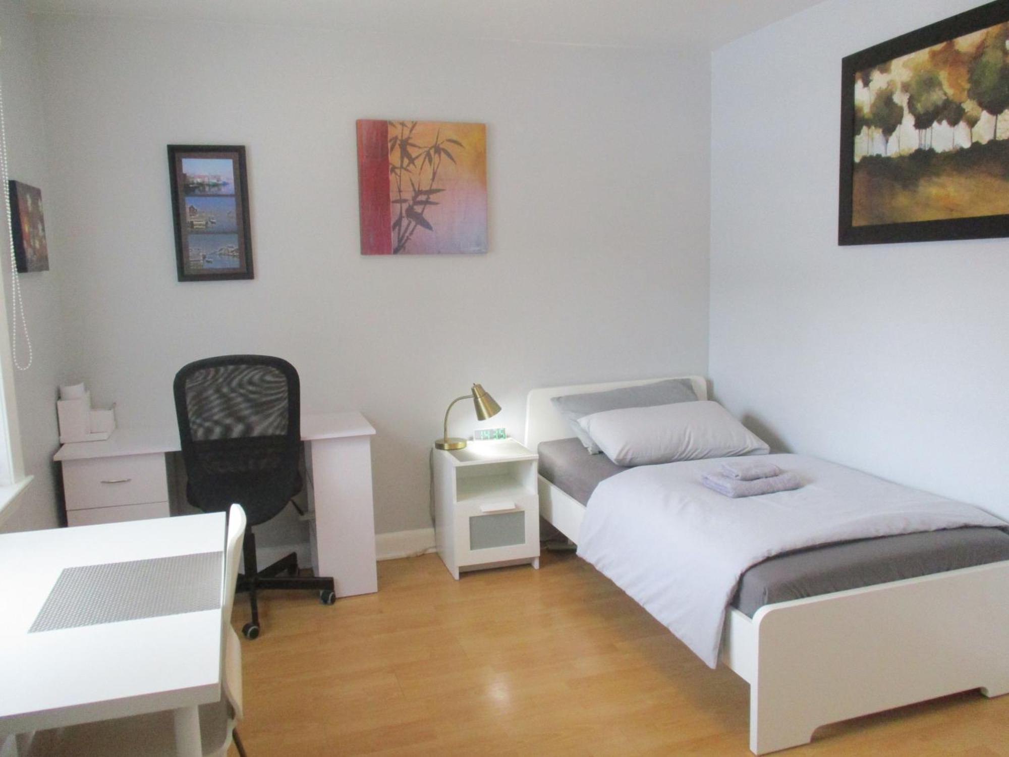 High Park Single Room With Personal Washroom And Kitchen Toronto Buitenkant foto
